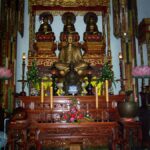 Bàn thờ chánh điện.